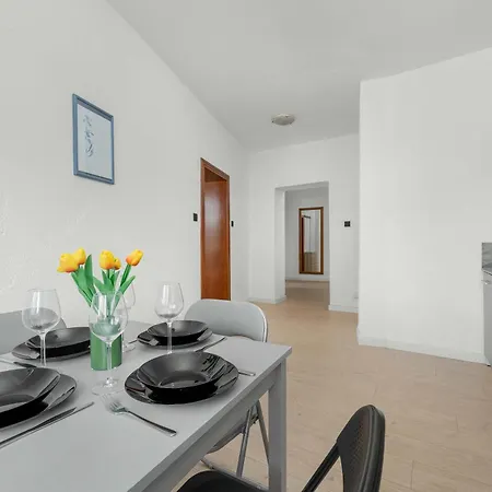 Przytulny Legionow Z Parkingiem By Renters Apartment